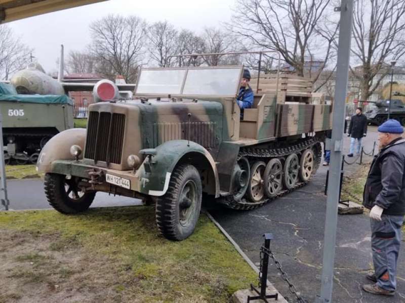 Niemiecki ciągnik artyleryjski trafił do muzeum