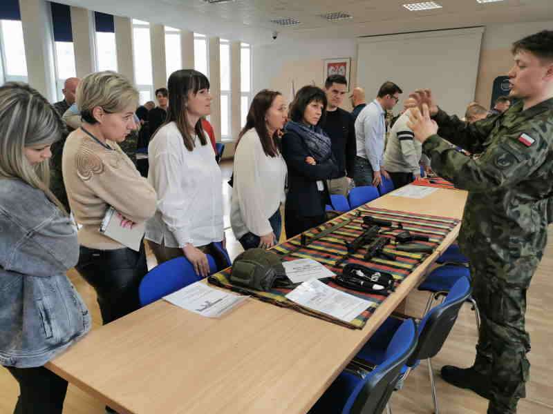 Szkolenie z obsługi broni w kołobrzeskim magistracie [foto]