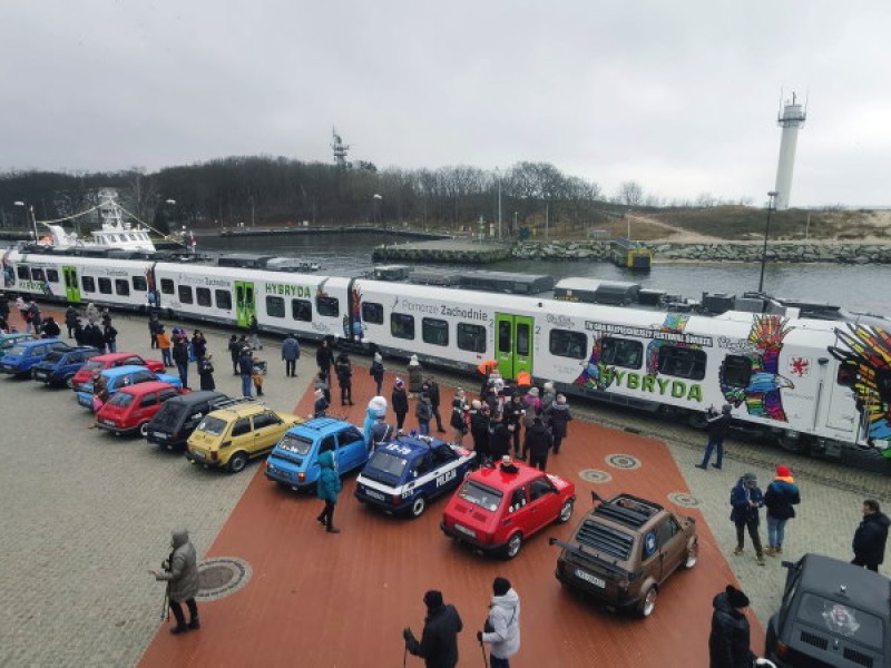 Specjalny pociąg WOŚP wjechał do kołobrzeskiego portu [foto/wideo]