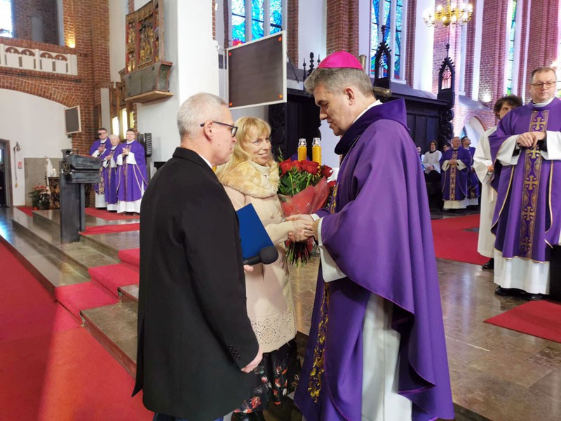 Ingres nowego biskupa do kołobrzeskiej bazyliki