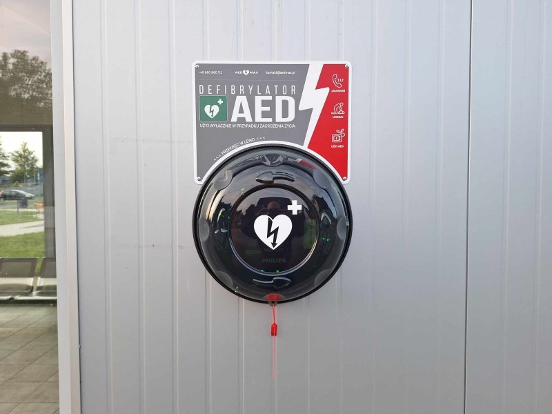 W Gościnie zainstalowano defibrylator AED