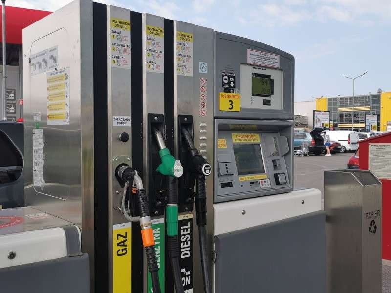 Kołobrzeski przegląd cen paliw: gdzie tankować, by nie nadwyrężać portfela?