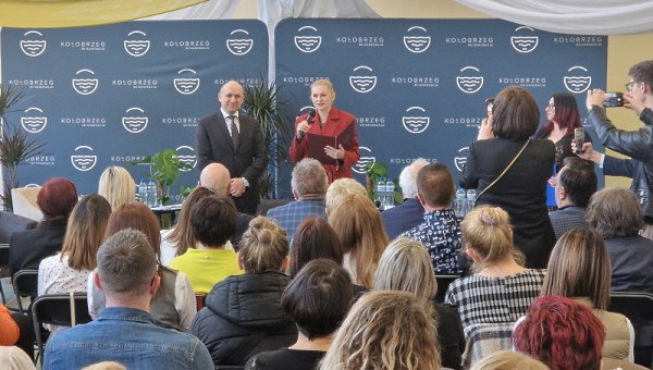 Ministra Edukacji w Kołobrzegu: Odchudzamy podstawę programową [wideo]