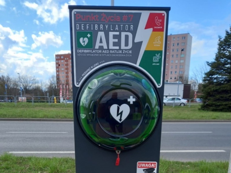 DefiCity - Bezpieczne miasto Kołobrzeg - Defibrylatory AED w miejscach publicznych