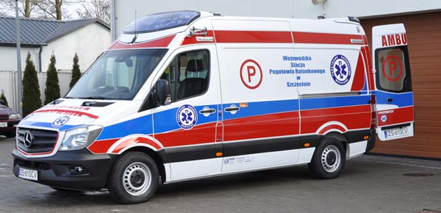 ambulans,pogotowie,kołobrzeg