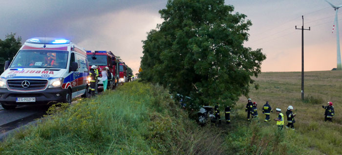 Wypadek ambulansu, kierowca cudem przeżył